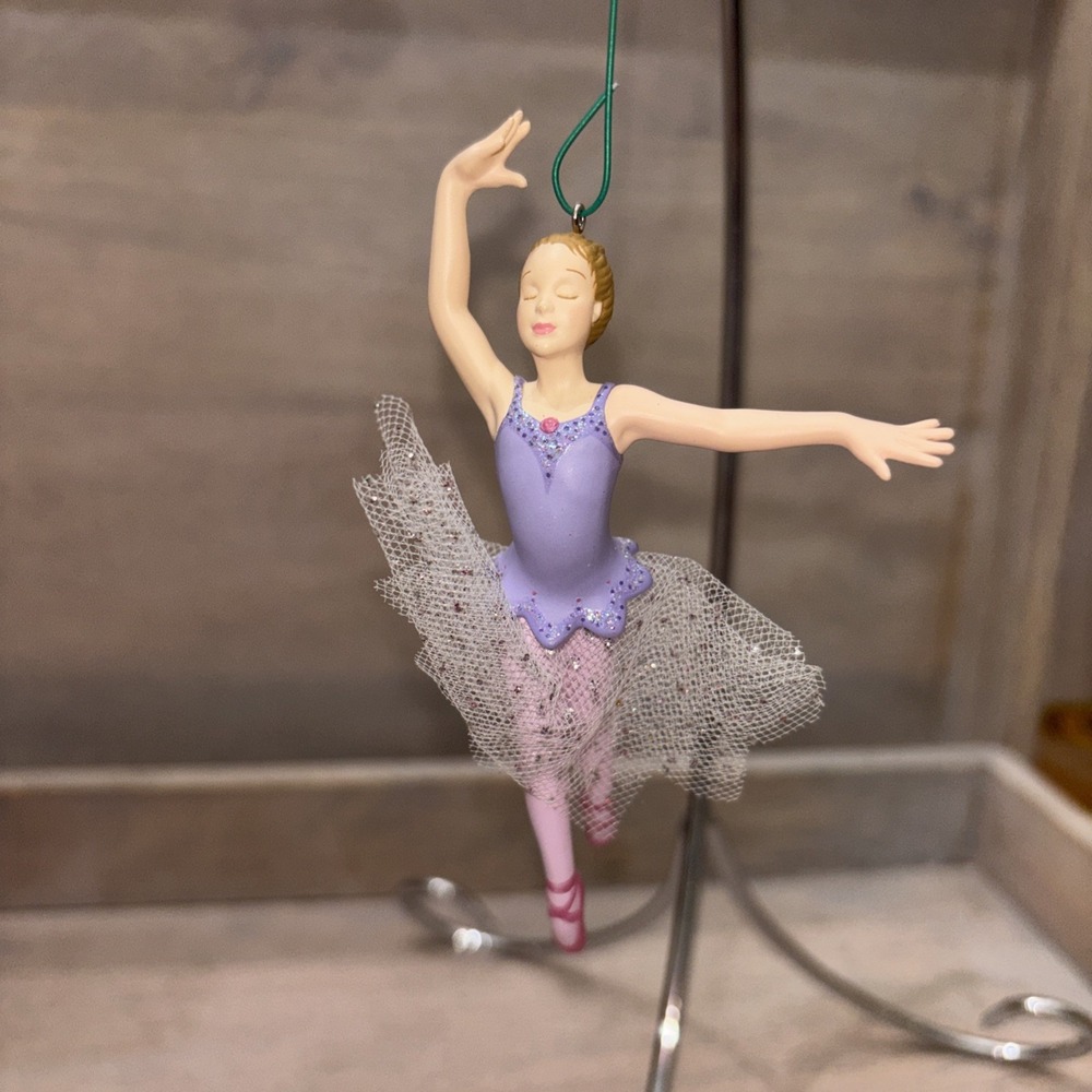 HALLMARK Keepsake Ornament‎ DANCE FOR THE SEASON Joanne Eschrich 1999 Ballerina